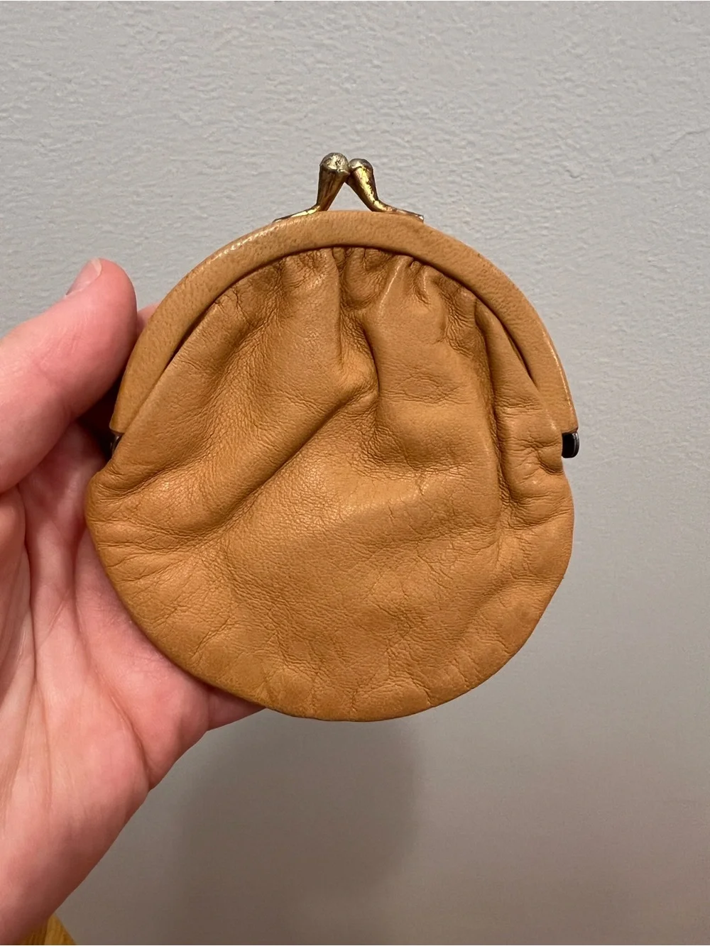 Vintage Tan Leather Kiss-Lock Coin Purse